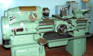 Токарно-гвинторізний верстат 1615-а